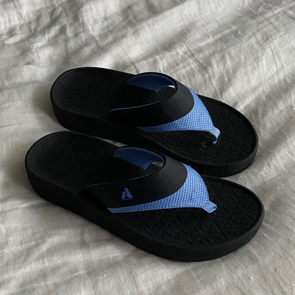 Eddie Bauer First Ascent Flip Flops